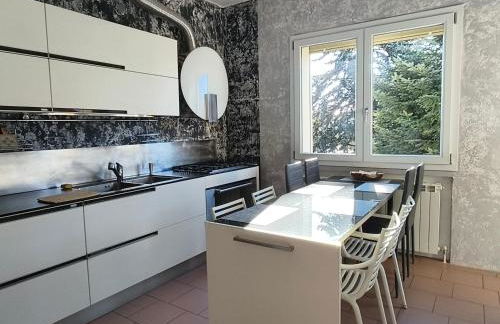 Family 3-Bedroom Apartment near MXP & Lake Maggiore - Parking - Foto 7