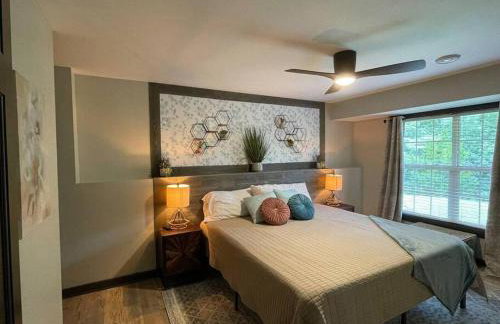 Gorgeous cabin 3bdrm/3bth, hot tub, fireplace, kid/pet friendly - Foto 41