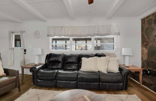 Lakefront Cabin with Private Dock - Foto 7