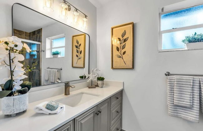 New Waterfront Oasis, Minutes to Beach, Eats, Shops - Foto 15