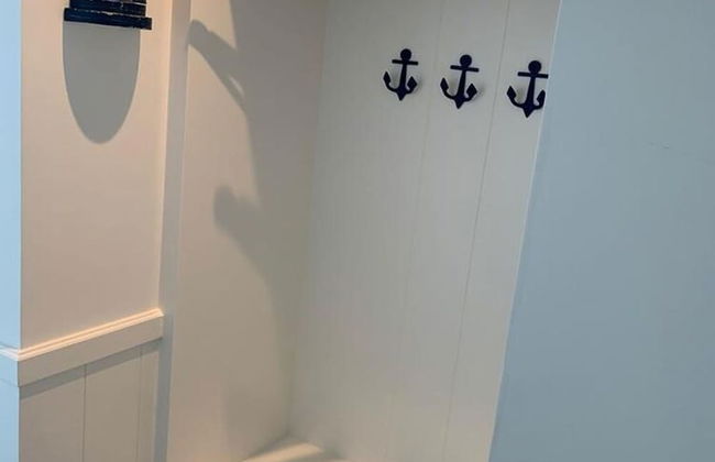 Modern Retreat With Private Sauna - Photo 13