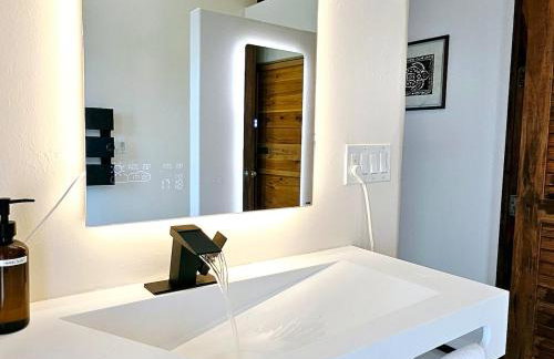 Breathtaking Oceanfront Home on Lava Rock Beach - Photo 26