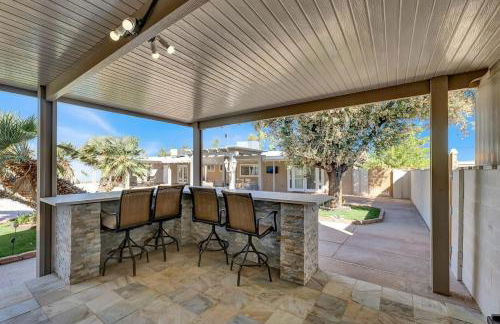 Spacious 4BR plus Den with Pool, Jacuzzi, BBQ, Near Strip - Foto 38