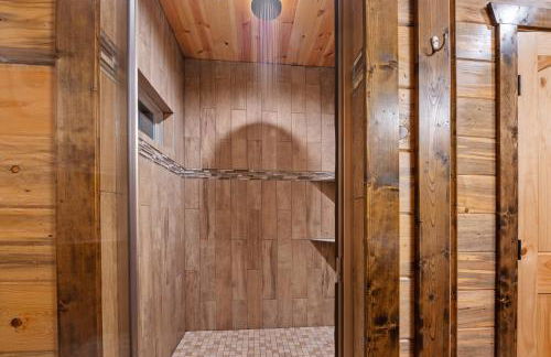 King Suite! Hot Tub, Arcade Games, L2 EV, Fire Pit, Kids Playset, Ping Pong, Dog Friendly - Foto 27