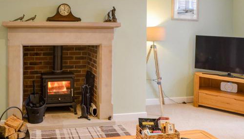 Addycombe Cottage - Photo 4