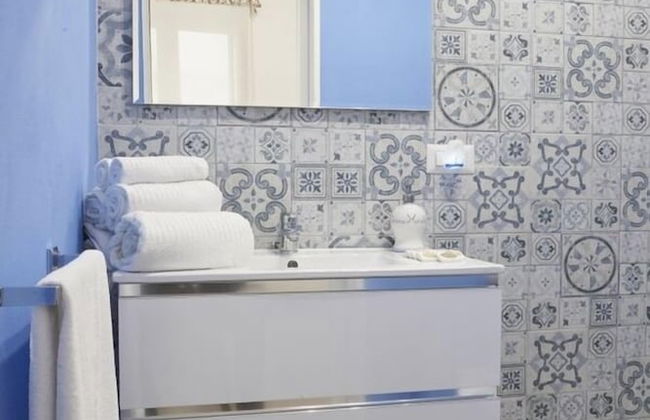 Donna Mariella - Photo 16