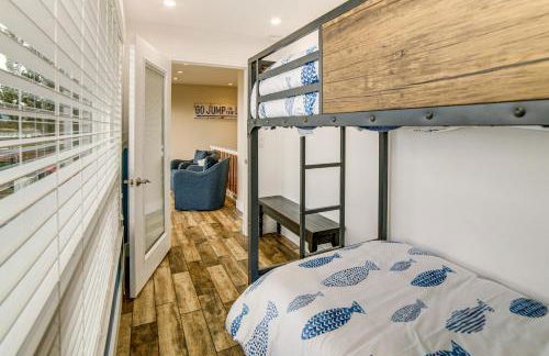 Waterfront Clear Lake Home with Game Room and Deck! - Foto 34