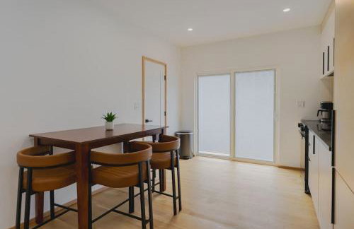 Lux 3BD Minutes Walk to Airport - Foto 3