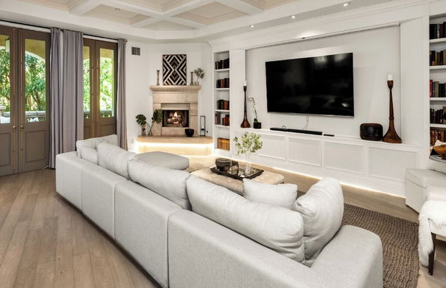 Carolwood - Modern Tuscan Villa With Rolling Lawns and Loggia in Holmby Hills - Photo 66