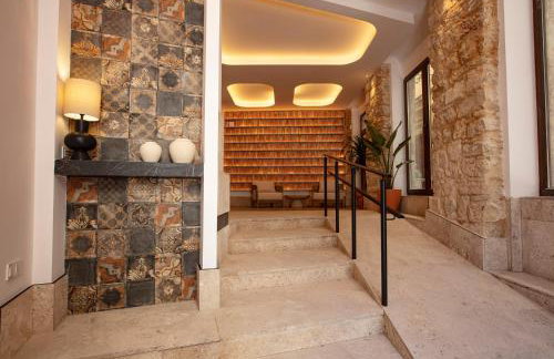 VELALMA -Edificio exclusivo de apartamentos turisticos en Centro histórico-JAEN - Foto 1