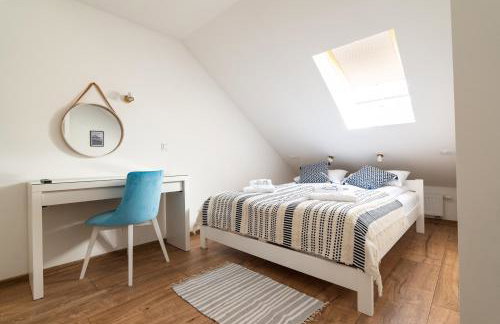 SOLEK, Apartamenty hotelowe i pokoje gościnne ze śniadaniem, przyjazne zwierzętom, wyjątkowe, z widokiem na Jezioro Jamno i w bardzo bliskiej odległości od morza - Foto 70