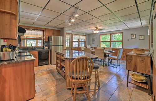 Charming Pymatuning Lake House Near Park and Beach - Photo 8