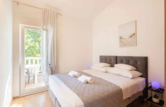 Spacious Prgomet Retreat With Private Pool, Fitness Centre, and Garden - Foto 22