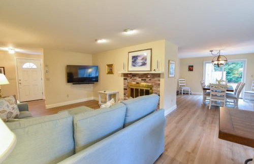 Sunroom Mins to Beaches Views of Marsh - Foto 7