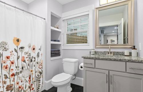 Downtown Retreat - Private Yard- Parking - Foto 8