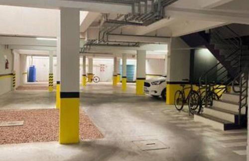 Studio central completo! Garagem coberta para carros médios Sem elevador - Foto 17