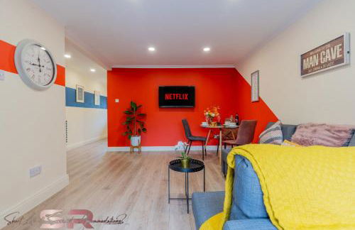 Comfortable 1-Bed House, Sleeps 4, Fast Wi-Fi with Private Garden and Free Parking - Foto 2