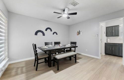 Spacious Retreat - Near IAH Airport & Lake Houston, Sleeps 9 - Foto 11