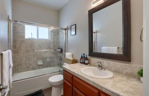 Yosemite Hilltop Gated Villa near Oakhurst, Bass Lake and Mariposa w EVCharger Hottub Grill and Awesome Views! - Foto 32