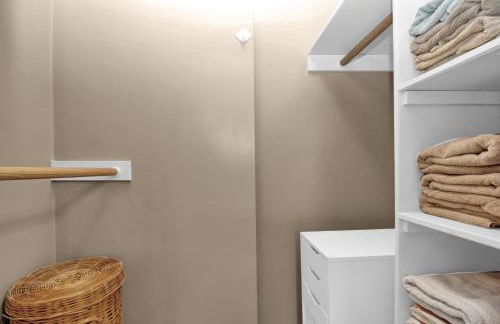 Pet Friendly Canal Front 3-Bedroom Grand Villa with Pool, Linai and Dock - Foto 4