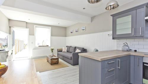 COASTGUARD COTTAGES by BOURNECOAST - A Charming Victorian Holiday Home with SEA VIEWS, HOT TUB and Garden - HB6098 - Foto 5