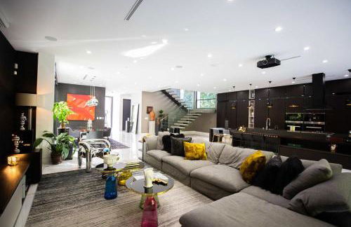 NEW Modern Oasis off Melrose - Rooftop - Pool - Photo 4