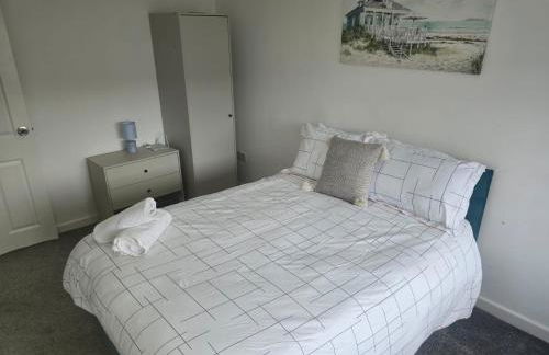 New 4bedroom house near Manchester Airport - Photo 10