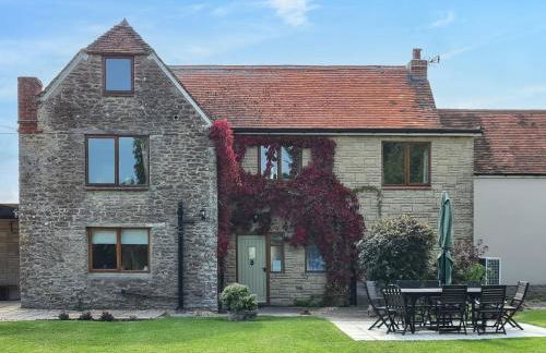 4 Bed in West Stour 80670 - Photo 1