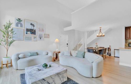 High Ceilings 3BR with Loft-2 Baths Pool & Jacuzzi - Foto 18