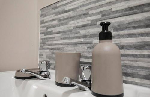 Bartlam Place, Sleeps 6, Central Oldham - By NMB Property - Foto 26