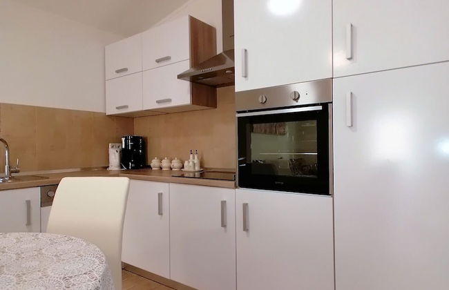 Impeccable 2-bed Apartment in Rab - Foto 13