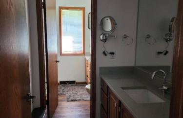 Whispering Woods Estate - Relax, Recharge, Connect - 12 wooded acres, 3 Bedrooms, 3 Baths, sleeps 10 - Foto 15