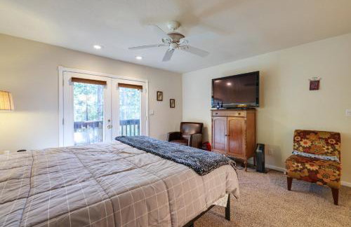 Cozy Mi-Wuk Village Cabin with Deck! - Foto 11