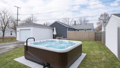 Hot Tub - Game Room - Chic & Spacious - Sleeps 10 - Foto 3