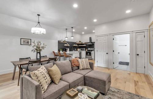 Carriage House Loft - King Bed and Garage Parking - Foto 15