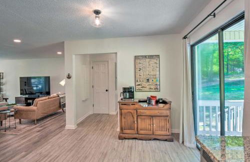 Lakefront Townville Gem with Boat Dock and Kayaks - Foto 7