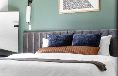 The Luxx - ALL NEW / 4 BD / Poolside / Hot Tub / Lake View - Foto 52