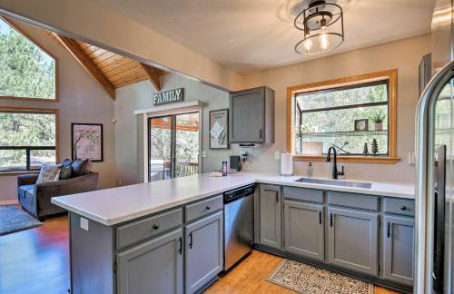 Modern Mountain Chalet Munds Park Retreat with Deck - Foto 5