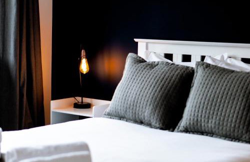 4 bed family home wifi, netflix, parking, close to wicksteed park - Photo 28