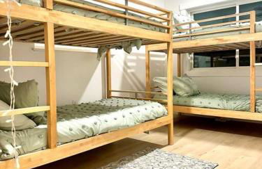 Luxe Modern Lakefront Oasis - Hot Tub, Sunset Views, Pet & Family Friendly! Close to UMF! - Foto 49