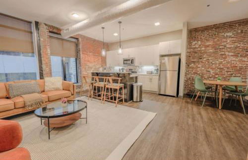 Chic Modern 2 bed Apartment with Exposed Brick - Foto 1