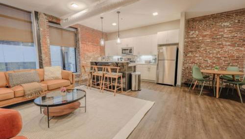 Chic Modern 2 bed Apartment with Exposed Brick - Foto 1