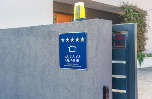 Villa Valpinia Luxury Villa in a Quiet Location with Pool, Sauna, Jacuzzi and Large Garden - Foto 7