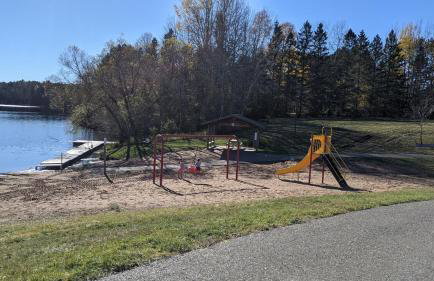 Nordvann Cabin - Cozy 3BR 2BA lakefront cabin on UTV ATV trail - Foto 27