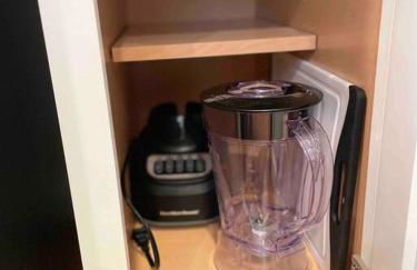 OTR, QUEEN Bed, 50in TV, Workspace, Near Lightrail - Foto 29