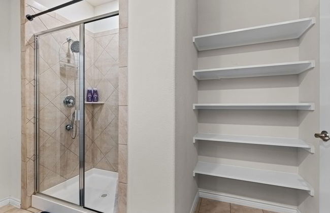 Single-level Home Game Area Ideal for Long Stays - Foto 16