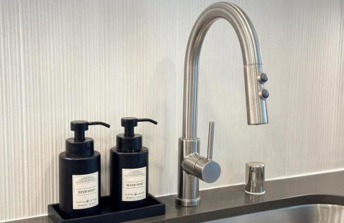 New Oasis Near Disneyland Pool Gym Free Parking - Foto 43