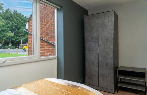 Free Parking New Modern Gem in Harrow - Photo 16