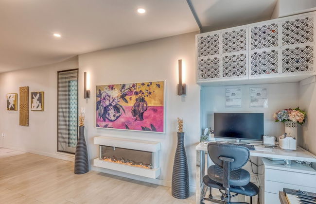 Art Deco Broadway Bedroom (with Shared Common Area) - Photo 10