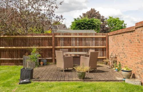 Modern, Well Presented 2-Bedroom Apartment, With Parking, Opposite Nirvana Spa - Pass the Keys - Foto 19